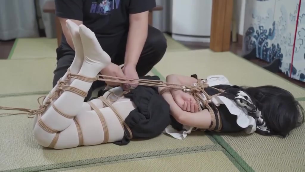 Chinese Maid Bondage
