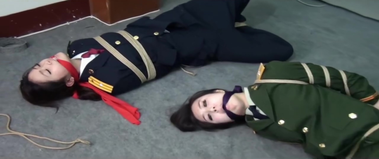 Bondage game of Chinese officers
